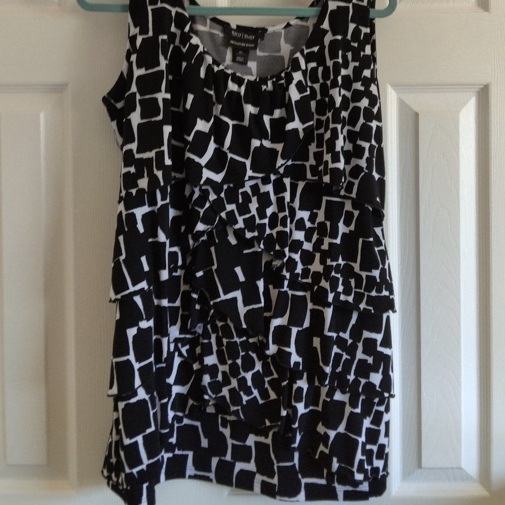 XL White House Black Market  Tiered  Black & White Tunic Top - Picture 3 of 3